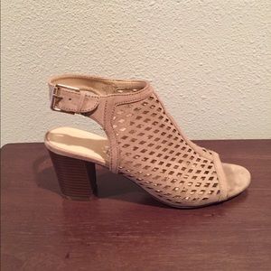 Liz Claiborne nude heels